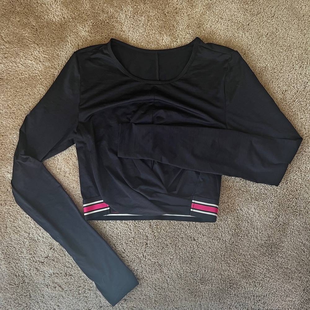 Fabletics long sleeved crop top with thumb holes - M